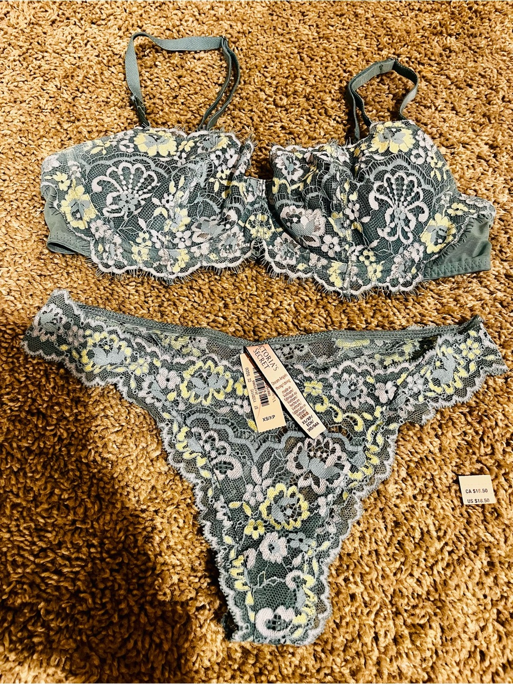 NWT Victoria’s Secret Dream Angels Floral Lace Bra Thong Set 34B XS